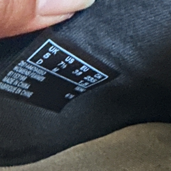 🖤🥿 Clarks Collection Slip On Mule Clog - Size 7.5 🥿🖤 - Picture 3 of 3